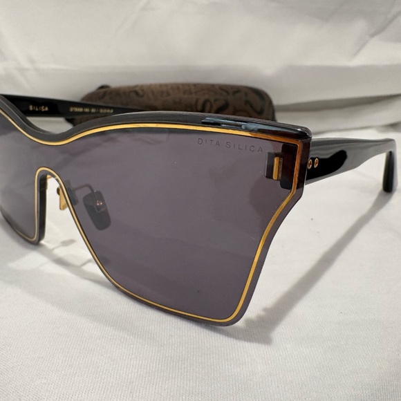 NEW! DITA SILICA DTS508-03-GLD-BLK; BLACK/GOLD W/GREY-BLACK FLASH LENS 100% AUTH - Picture 2 of 8